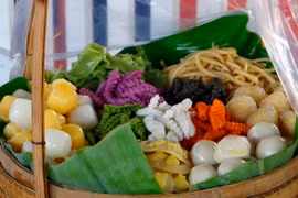 Các loại bánh dân gian Nam Bộ tại lễ hội. (Ảnh: Thanh Liêm/TTXVN)