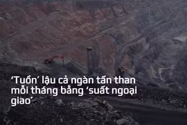Hoạt động tuồn bán than trái phép diễn ra rầm rộ ở xung quanh Mỏ than Khánh Hòa, Thái Nguyên. (Ảnh: P.V/Vietnam+)