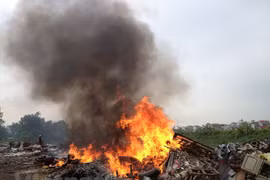 Các nguồn thải gây nhiễm không khí đang có xu hướng gia tăng. (Nguồn ảnh: Vietnam+)