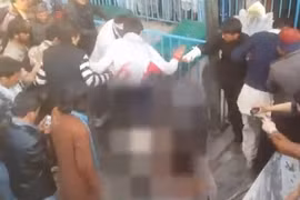 Một phụ nữ ở Afghanistan bị đánh chết do đã đốt kinh Koran