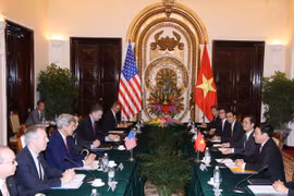 Phó Thủ tướng, Bộ trưởng Ngoại giao Phạm Bình Minh đón và hội đàm với Bộ trưởng Ngoại giao Hoa Kỳ John Kerry. (Ảnh: Thống Nhất/TTXVN)