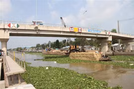 Cống âu thuyền Ninh Quới (huyện Hồng Dân, Bạc Liêu) vận hành góp phần điều tiết mặn ngọt giữa 2 tỉnh Bạc Liêu-Sóc Trăng. (Ảnh: Chanh Đa/TTXVN)