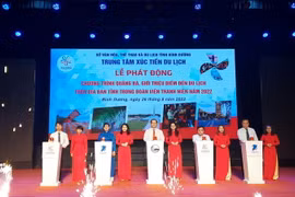 Lễ công bố ứng dụng Du lịch Bình Dương. (Ảnh: Huyền Trang/TTXVN)