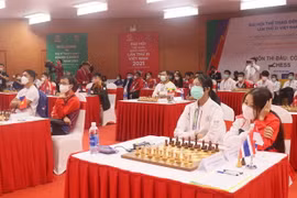 Các vận động viên tham dự lễ khai mạc môn cờ vua. (Ảnh: Văn Đức/TTXVN)