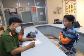 Cơ quan công an lấy lời khai của Danh. (Nguồn: congan.com.vn)
