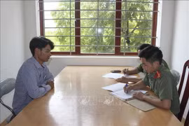 Đối tượng Tống Văn Quang tại Cơ quan Công an. (Ảnh: TTXVN phát)