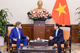 Bộ trưởng Ngoại giao Bùi Thanh Sơn tiếp ông John Kerry, Đặc phái viên của Tổng thống Mỹ về biến đổi khí hậu. (Ảnh: TTXVN phát)