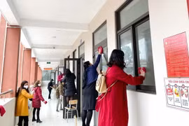 Hình ảnh các trường học ở Hà Nội khử khuẩn để đón học sinh đi học lại 