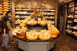 [Photo] Hà Lan: Gouda, thành phố của phomát và những kênh đào 
