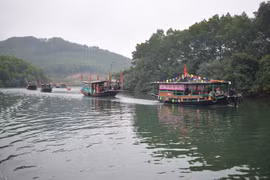 Lễ hội tái hiện hành trình vượt biển của thủy tổ Bàn Vương đưa con cháu đi khai phá vùng đất mới. (Nguồn: baoquangninh.com.vn)