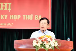Phó Thủ tướng Phạm Bình Minh phát biểu tại buổi tiếp xúc cử tri. (Ảnh: TTXVN phát)