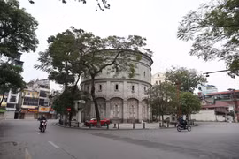 Không khí yên bình phố phường Hà Nội sáng mùng 1 Tết Tân Sửu 