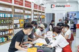 Theo các đại lý kinh doanh, tháng Sáu là giai đoạn thấp điện của thị trường điện thoại do vậy các đơn vị phải triển khai các chương trình khuyến mãi để kích cầu. (Ảnh: PV/Vietnam+)