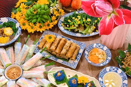 Mâm cúng chay đang dần trở nên được ưa chuộng trong mỗi dịp lễ, rằm. (Ảnh minh họa: PV/Vietnam+)