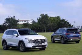 Hyundai SantaFe là một trong những mẫu xe bán chạy đang khan hàng tại thị trường Việt Nam. (Ảnh nguồn: TC Motor-Huyndai)