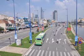 Đại lộ Đông-Tây.