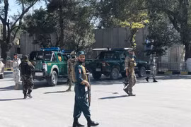 Lực lượng an ninh tại hiện trường vụ nổ ở Kabul. (Ảnh: Reuters)
