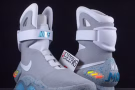Nike Mag 2011.