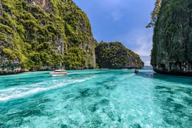 Làn nước trong xanh tại Phuket. (Ảnh: Bộ Ngoại giao Thái Lan)