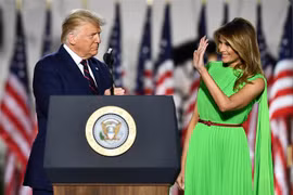 Tổng thống Mỹ Donald Trump (trái) và phu nhân tại đại hội toàn quốc đảng Cộng hòa ở Washington, DC. (Ảnh: AFP/TTXVN)