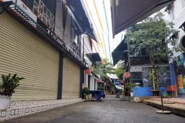Đường sách càphê Buôn Ma Thuột, một trong những địa điểm thu hút đông khách du lịch, đóng cửa. (Ảnh: Hoài Thu/TTXVN)