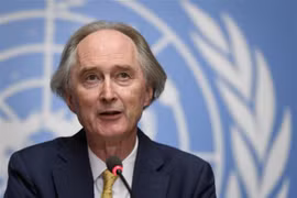Đặc phái viên Liên hợp quốc về Syria Geir Pedersen phát biểu trong cuộc họp báo trước Vòng thảo luận về Hiến pháp Syria tại Geneva, Thụy Sĩ. (Ảnh: AFP/TTXVN)
