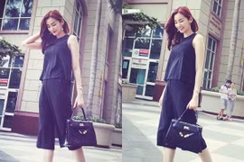 Trong tổng thể trang phục gần như tuyền đen, đôi cao gót sáng màu đã trở thành điểm nhấn thu hút ánh nhìn cho set đồ của Trúc Diễm.