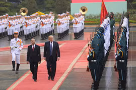Sáng 12/ 11, lễ đón chính thức Tổng thống Hoa Kỳ Donald Trump thăm cấp Nhà nước tới Việt Nam đã được tổ chức trọng thể tại Phủ Chủ tịch. (Ảnh: Minh Sơn/Vietnam+)