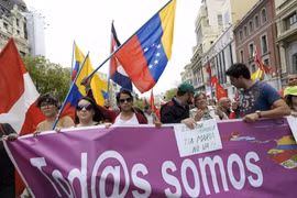 Tuần hành kêu gọi tạo thêm việc làm tại Madrid, Tây Ban Nha nhân Ngày Quốc tế lao động 1/5. (Nguồn: AFP/TTXVN)