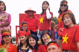 Tà áo dài Việt Nam khoe sắc trong Lễ hội Carnaval tại Cyprus