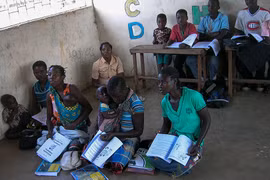 Một lớp học xóa mù chữ ở Mozambique. (Nguồn: unesco.org)