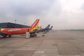 Máy bay của các hãng hàng không tại sân bay Nội Bài. (Ảnh: Việt Hùng/Vietnam+)