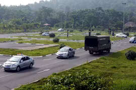 Sa hình sát hạch thực hành của một trung tâm đào tạo, sát hạch lái xe. (Ảnh: Huy Hùng/Vietnam+)