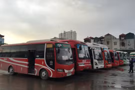 Các đơn vị vận tải đã lên kế hoạch tăng cường xe nhằm giải tỏa khách có nhu cầu đi lại tăng cao dịp nghỉ lễ 2/9. (Ảnh: Việt Hùng/Vietnam)