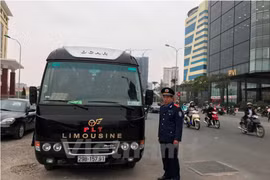 Xe dù, bến cóc đã khiến các nhà xe tuyến cố định rơi vào cảnh lao đao khi không có khách trên xe. (Ảnh: Việt Hùng/Vietnam+)