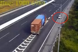 Ảnh cắt từ clip xe ôtô đi lùi trên cao tốc Hà Nội-Hải Phòng của VIDIFI.