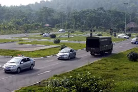 Sa hình sát hạch thực hành của một trung tâm đào tạo, sát hạch lái xe. (Ảnh: Huy Hùng/Vietnam+)