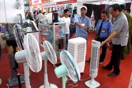 Hà Nội: Hàng điện máy cho chống nóng sớm "tăng nhiệt"