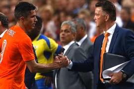 Van Gaal nói gì sau khi cập bến M.U, nhận Giggs làm trợ lý?