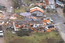 Nhiều ngôi nhà ở Oklahoma bị tàn phá. (Ảnh: CNN)
