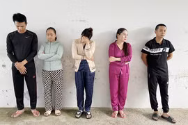Các đối tượng tại Cơ quan công an. (Ảnh: TTXVN phát)