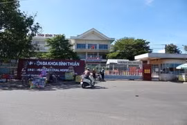 Bình Thuận: 50 du khách phải nhập viện do nghi bị ngộ độc thực phẩm 
