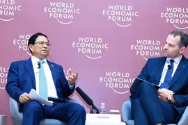 Thủ tướng Phạm Minh Chính toạ đàm với cộng đồng doanh nghiệp khởi nghiệp, đổi mới sáng tạo của WEF. (Ảnh: Dương Giang/TTXVN)