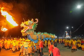 Hàng vạn người từ các tỉnh, thành và khách du lịch trong, ngoài nước đã tham dự Đại lễ Hội Yến Diêu Trì Cung năm 2024 tại Nội ô Tòa thánh Cao Đài Tây Ninh. (Ảnh: Minh Phú/TTXVN)