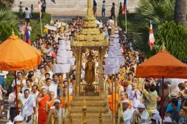 Lễ rước tượng Phật dịp Tết cổ truyền Bun Pi May của Lào.
