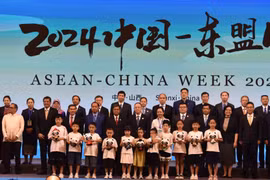 Các đại biểu khởi động Tuần lễ ASEAN-Trung Quốc năm 2024. (Ảnh: Thành Dương/TTXVN)