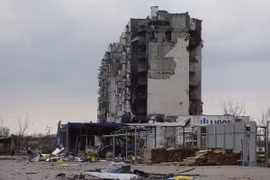 Tòa nhà bị hư hại do xung đột tại Mariupol, Ukraine, ngày 22/4/2022. (Ảnh: THX/ TTXVN)