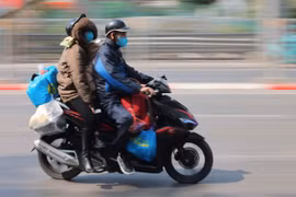 Người dân quay trở lại Hà Nội sớm sau kỳ nghỉ Tết Nguyên đán