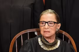 Thẩm phán Ruth Bader Ginsburg tại một buổi chụp hình lưu niệm ở Washington, DC, Mỹ. (Ảnh: AFP/TTXVN)