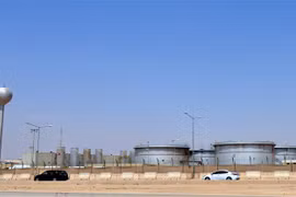 Một cơ sở khai thác dầu tại Riyadh, Saudi Arabia. (Ảnh: AFP/TTXVN)